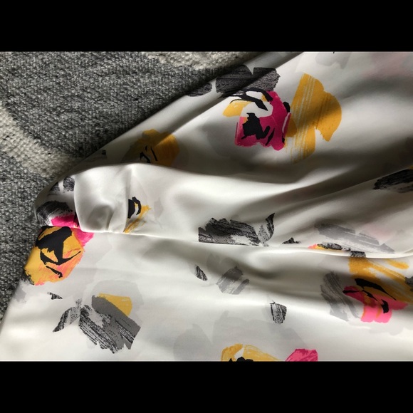 White House Black Market Blouse - Picture 3 of 6